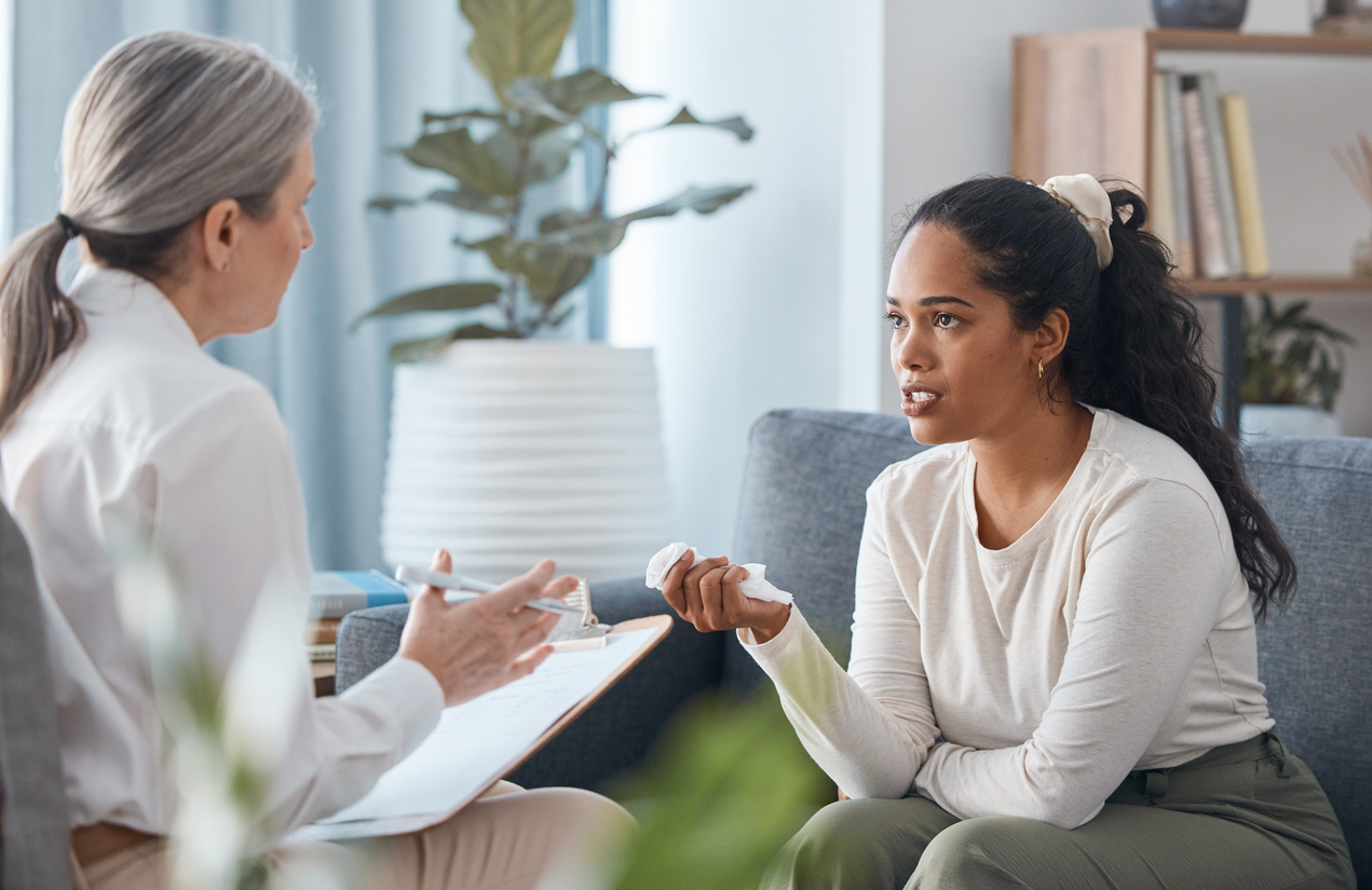 doctor teaching client how to process trauma in therapy