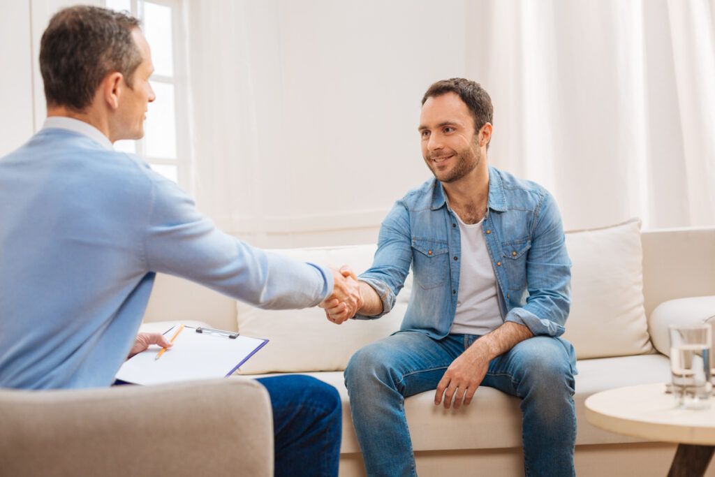 man with psychiatrists during alcohol addiction treatment in Los Angeles